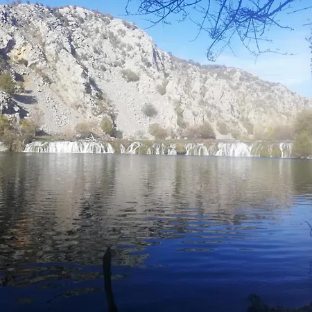 Apartman Obrovac Apartamento *